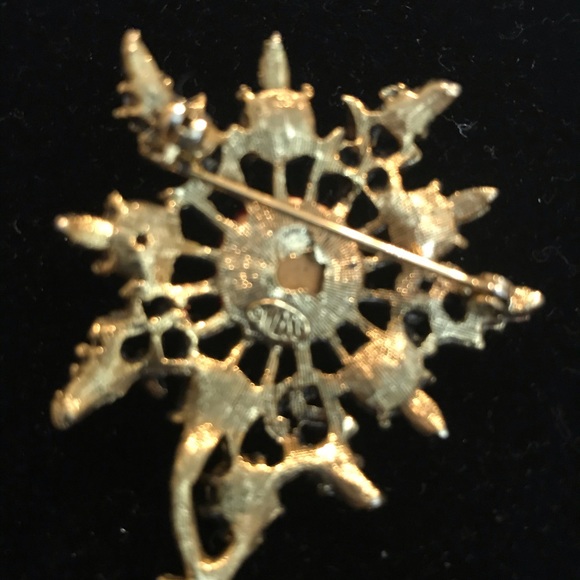 Gorgeous Red “Weiss” Brooch gold tone! - Picture 2 of 2